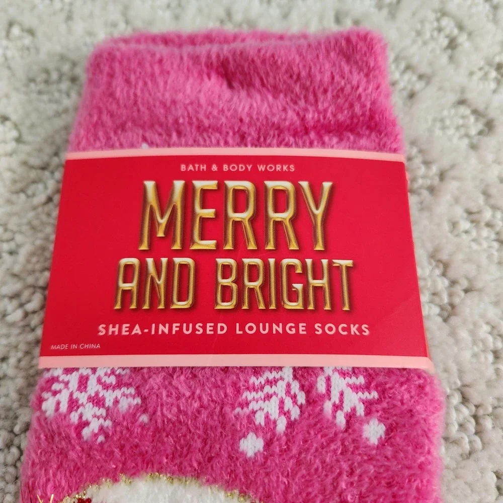 Bath & Body Works Pink Penguin Candy Cane Shea-Infused Christmas socks OS NWT